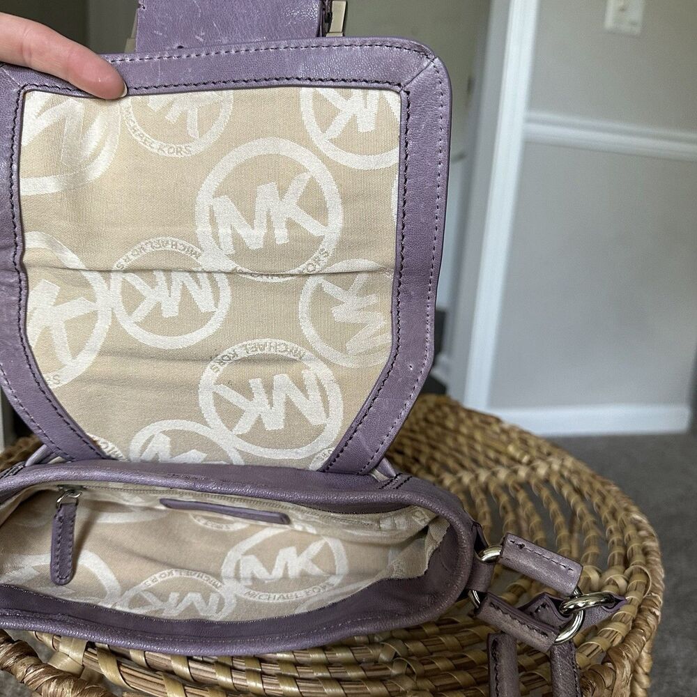 Vintage Michael Kors Camden Lilac Leather Silver Buckle Messenger Shoulder Bag - Picture 12 of 14